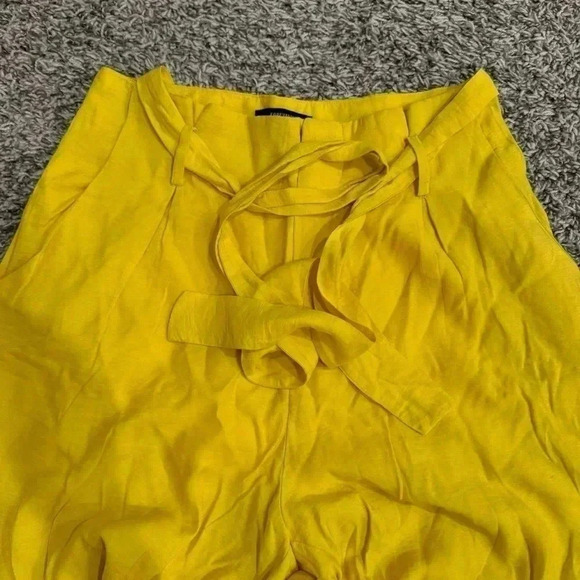 Wide Legs Pants - Picture 2 of 4